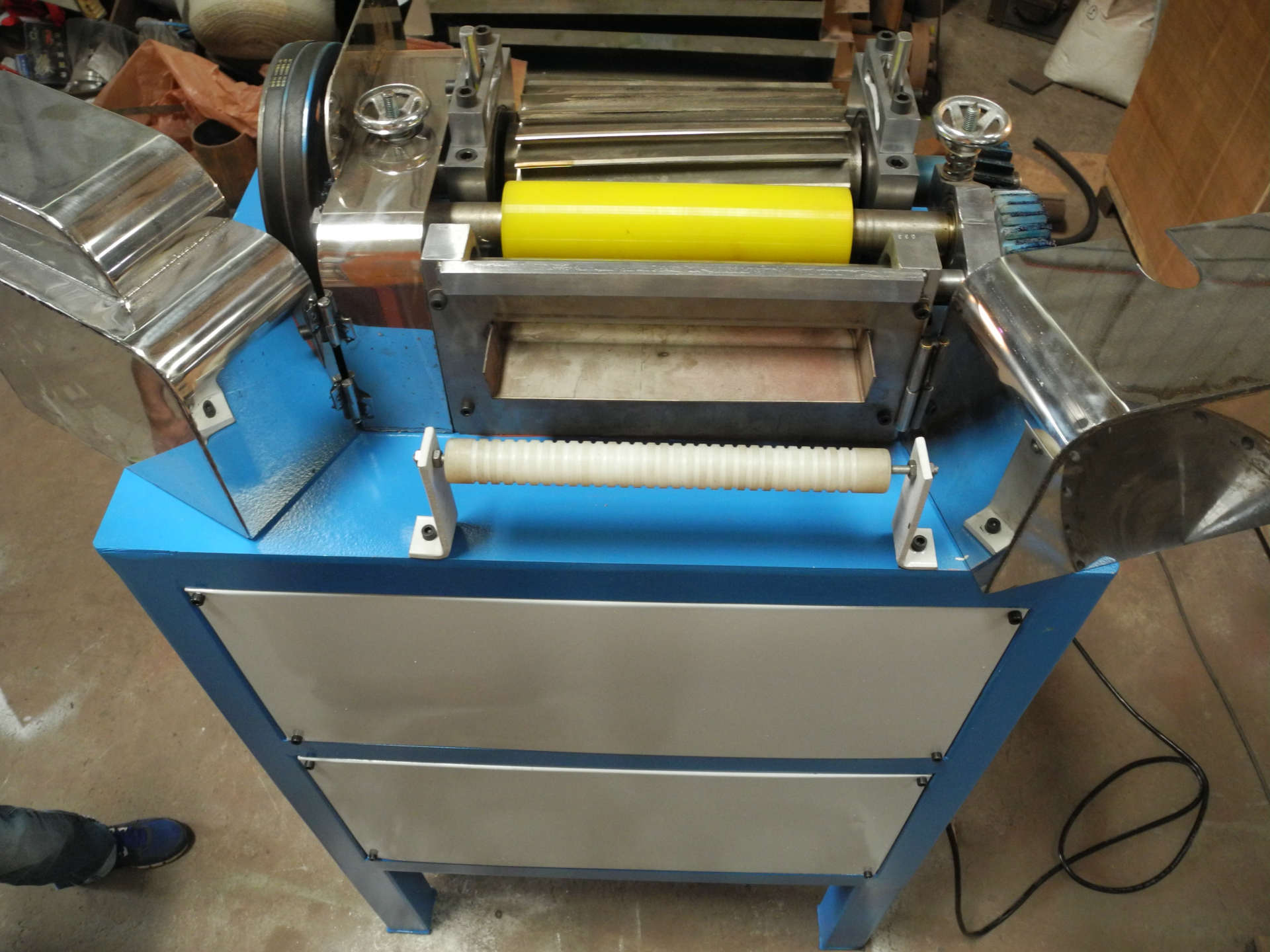 强烈推荐弹性体切粒机 工程塑料切粒机300