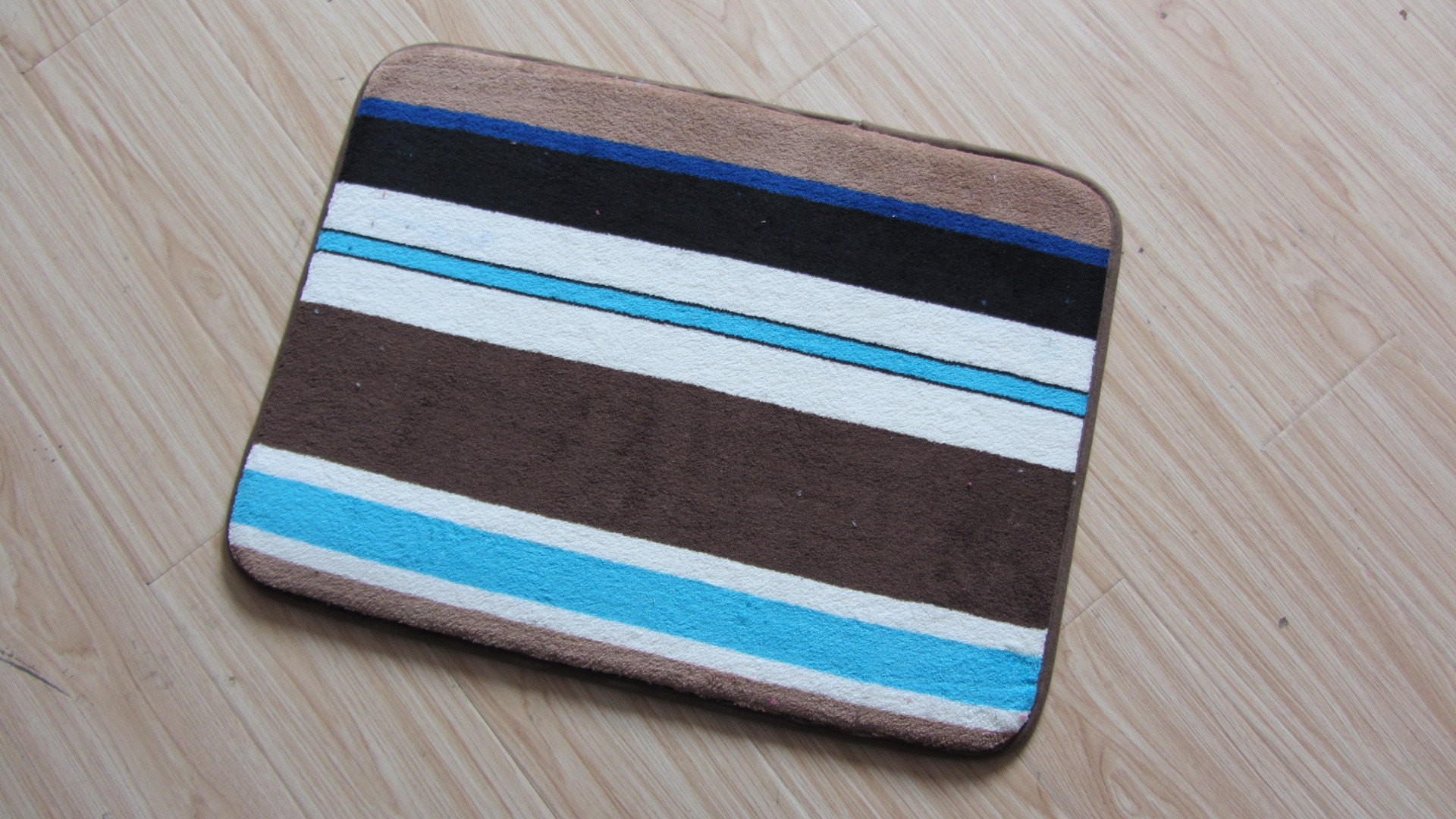 慢回弹记忆海绵地垫 卫浴防滑 珊瑚绒绗缝地毯批发 40*60cm