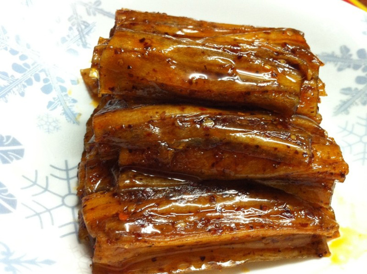 批发 江西辣典 手撕羊排 辣条 面粉熟食