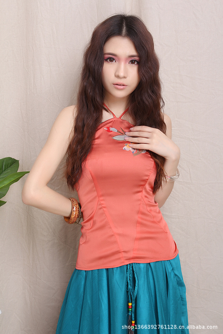 厂家直销 2013夏新女装 个性时尚纯色绑带肚兜 修身绣花打底