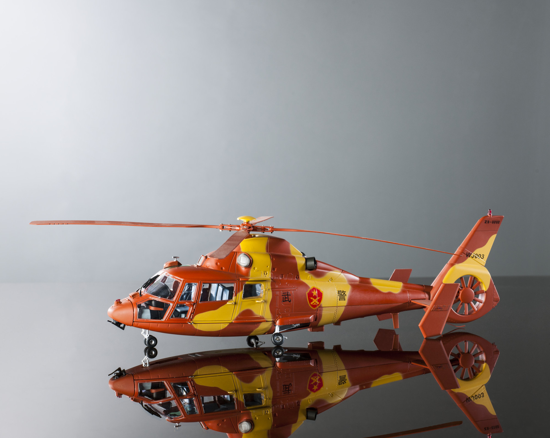 厂家招代理合金军事模型,飞机模型1:30武警版直九直升机,高仿