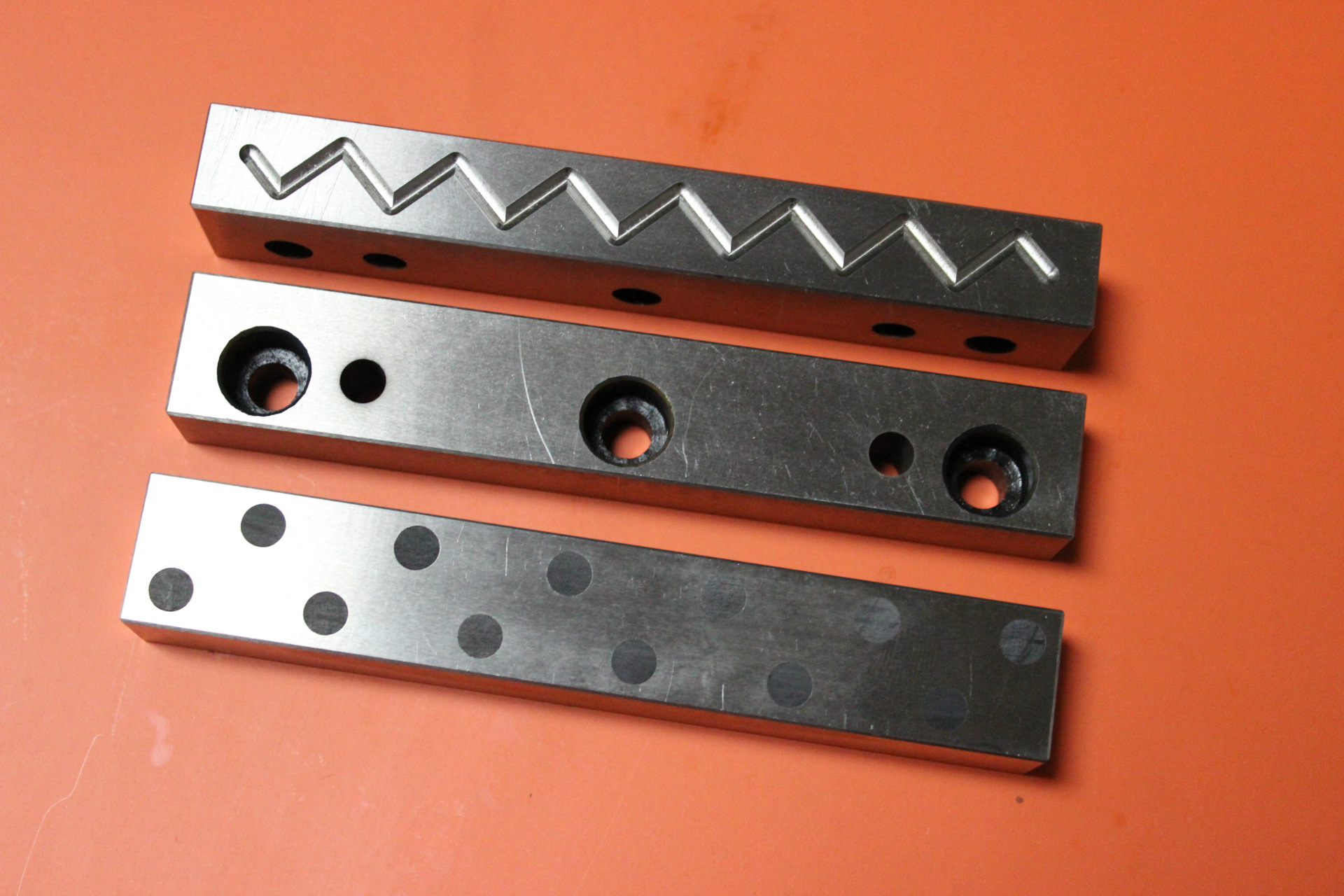 yt802015条型行位压条,油槽型,自润滑型图片大全,东莞市捷艺模具科技