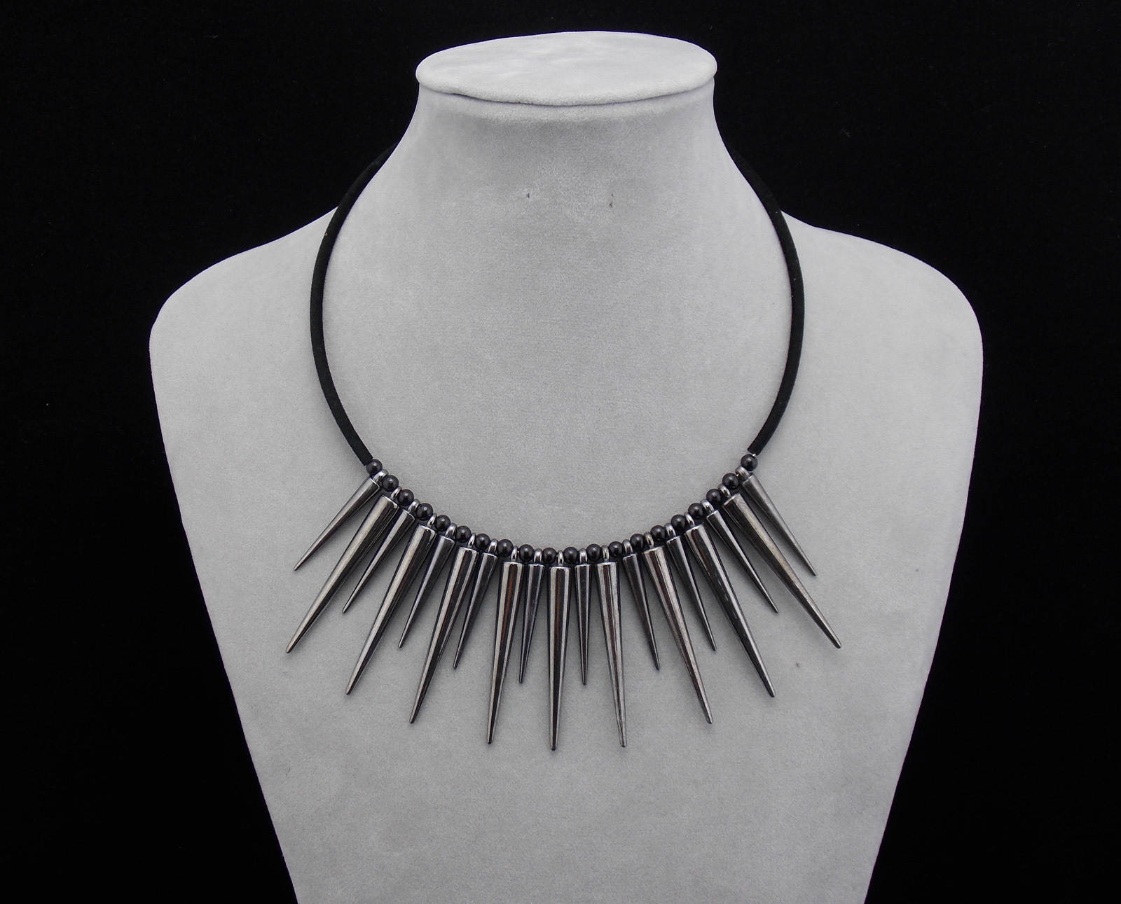 瑞丽长铆钉眼睫毛状时尚项圈 外贸余单低价处理