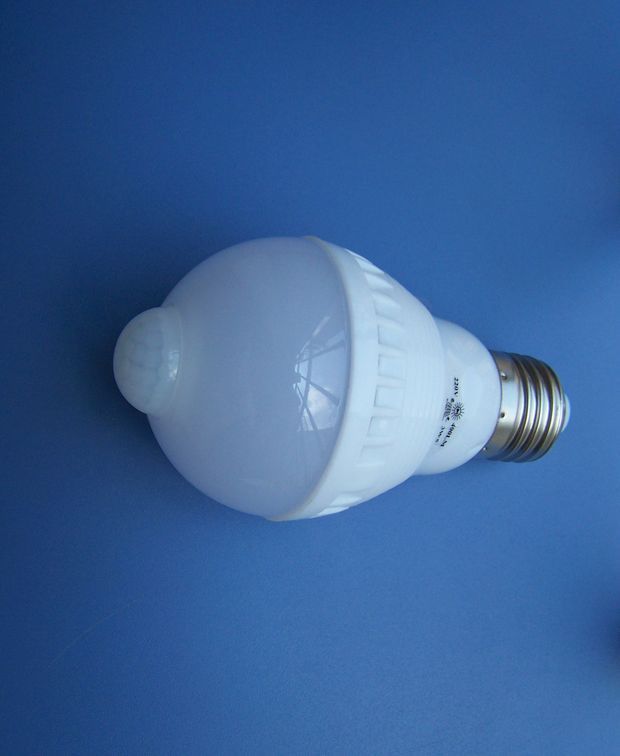 5w光控型人体感应灯泡 护眼罩智能人体感应球泡灯 防盗楼道灯