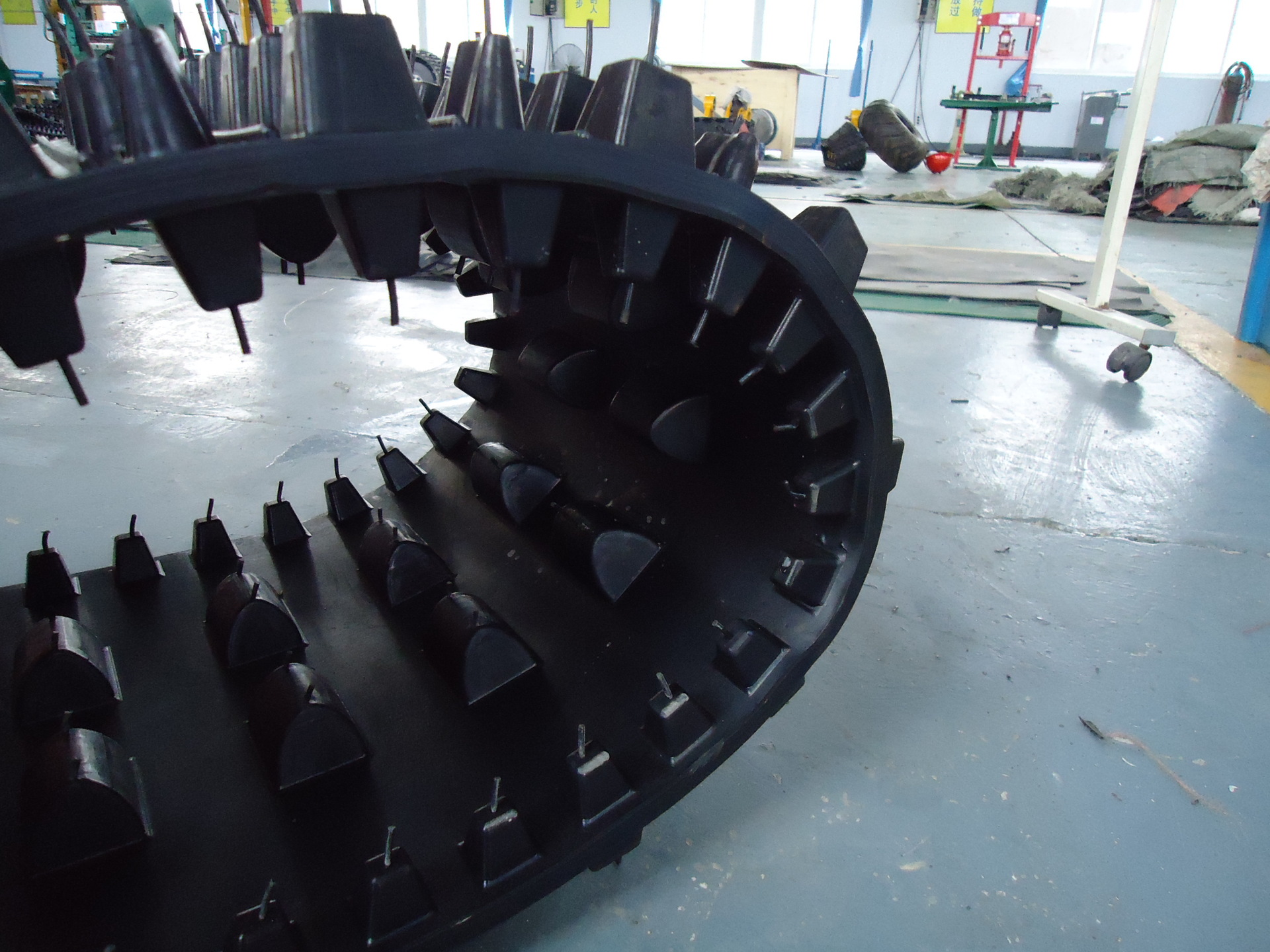 越野车 吉普车橡胶履带总成 履带及配套轮子