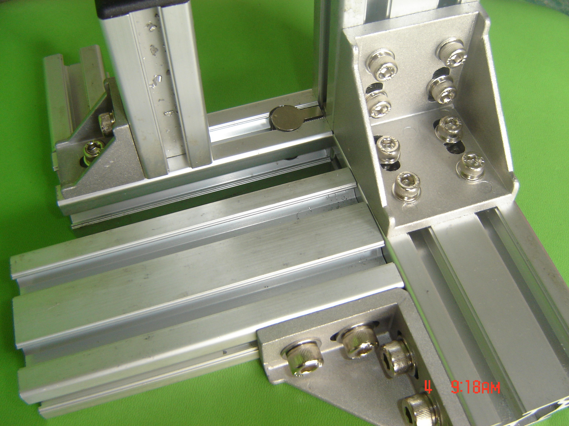 铝型材专用圆柱头螺栓,材质为碳钢镀镍,常用于内置连接件,角件等配件