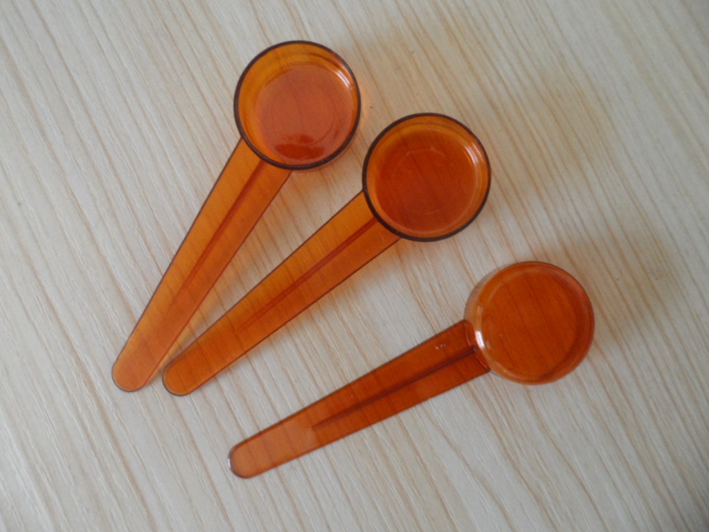 供应优质弧形2克塑料盐勺