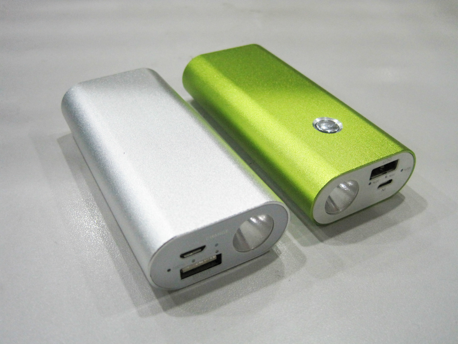 铝合金一百米强光户外7w手电筒移动电源 5200毫安 照明超十二小时