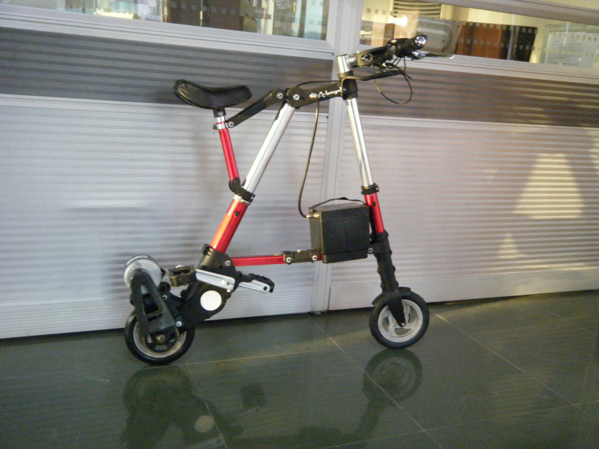 a-bike 折叠电动休闲迷你车 锂电动