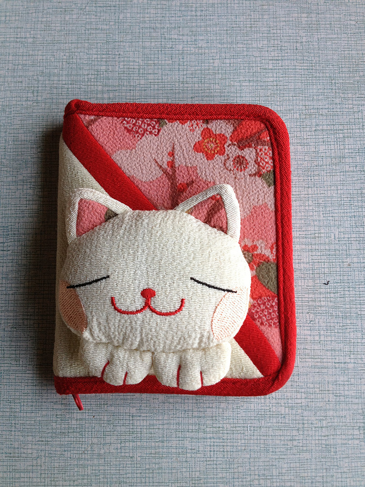 大家好,本人生产各种日式的卡通零钱包,欢迎来批发