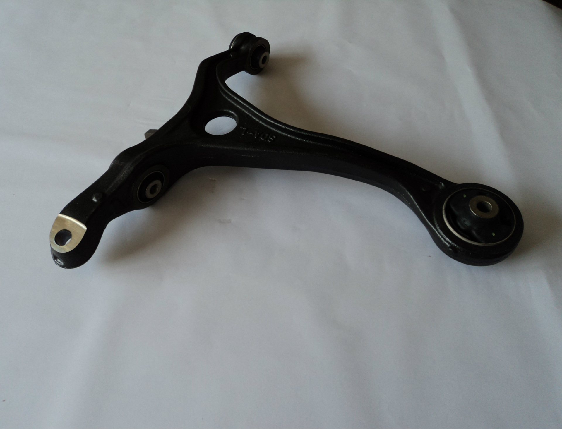 厂家供应 雅阁2.4县挂下摆臂 51350-sda-a03 优质汽车配件