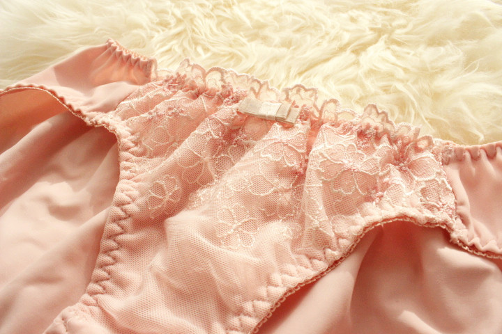 10.17暗粉色花朵刺绣低腰女.