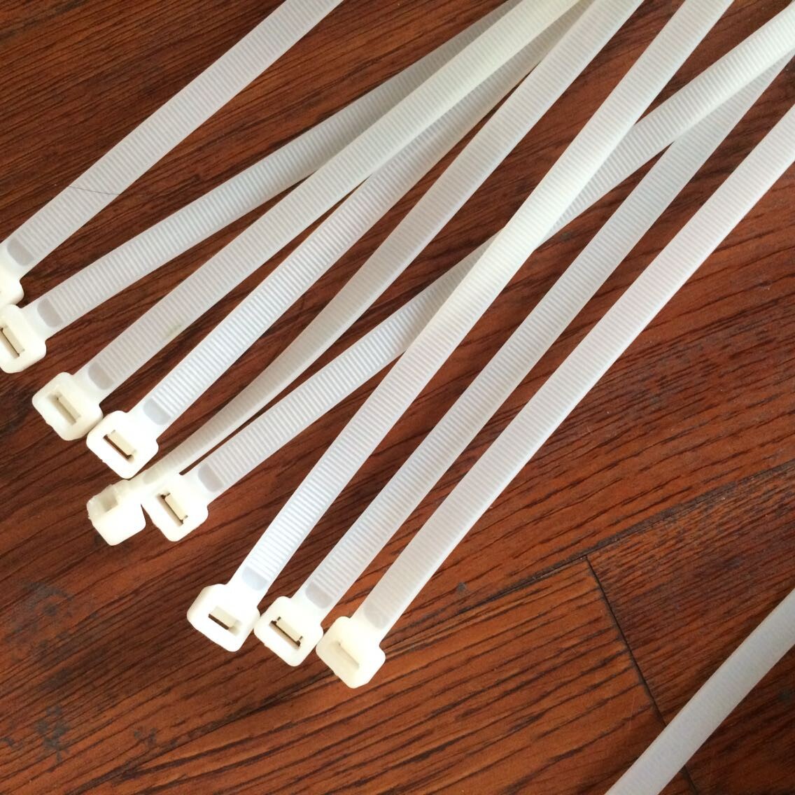 [厂家直销]供应:诚成塑料10*900mm环保阻燃自锁式尼龙扎带 (图)