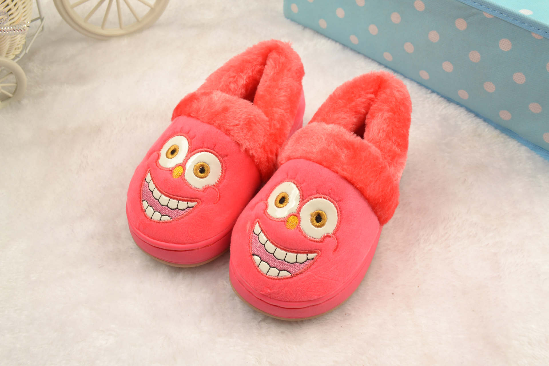 卡通宝宝棉鞋批发家居室内外保暖加厚可爱1536防滑海绵宝宝图片大全