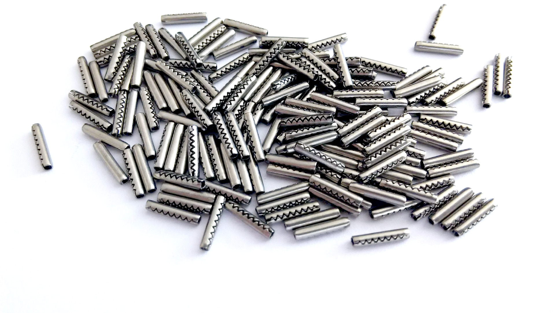 供应黄铜销钉,卷制弹性销,紧固件,汽车连接件!