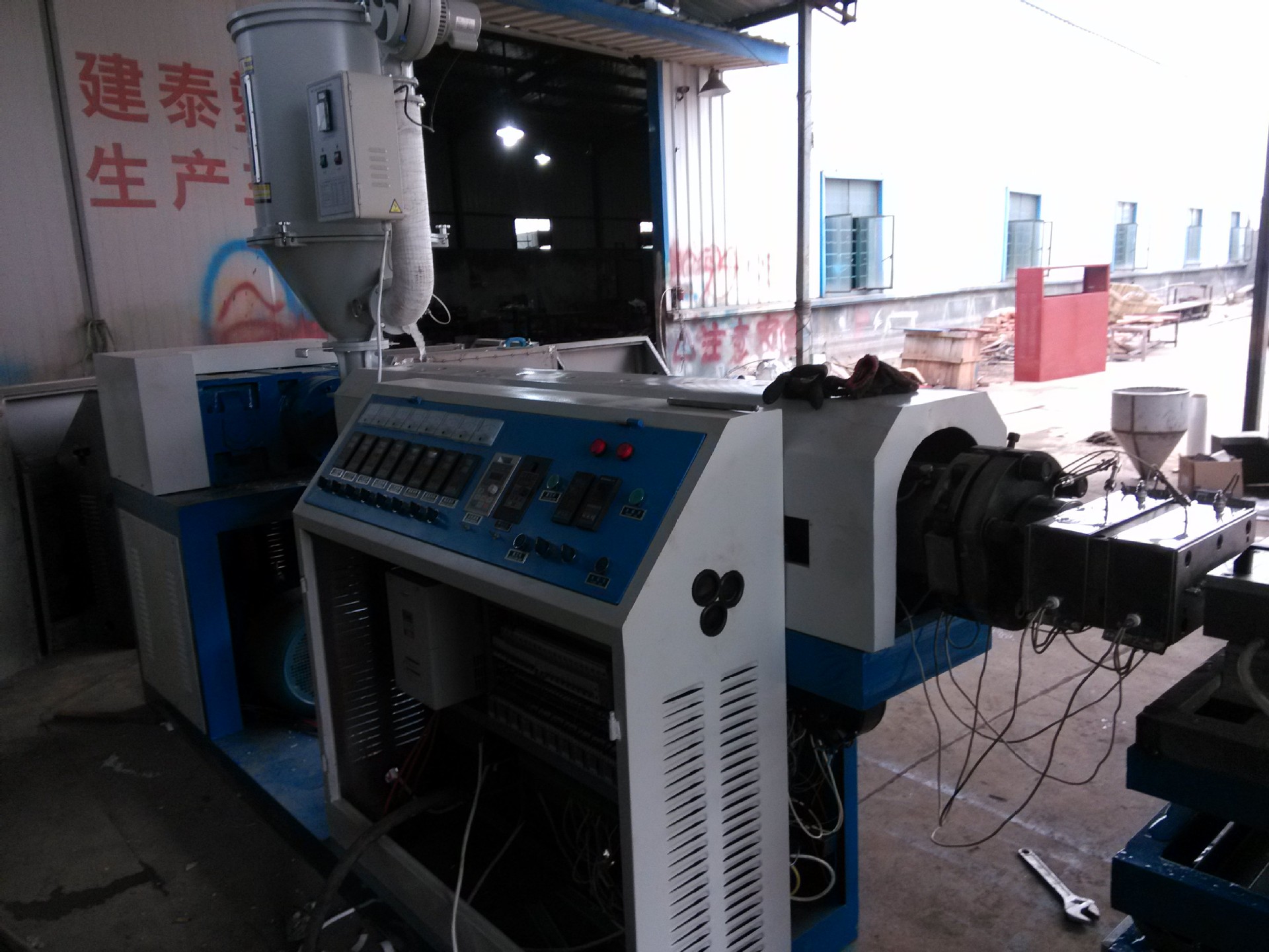 浙江省供ldpe管材塑料挤出机一套产品线 废旧脸盆塑料造粒机生产