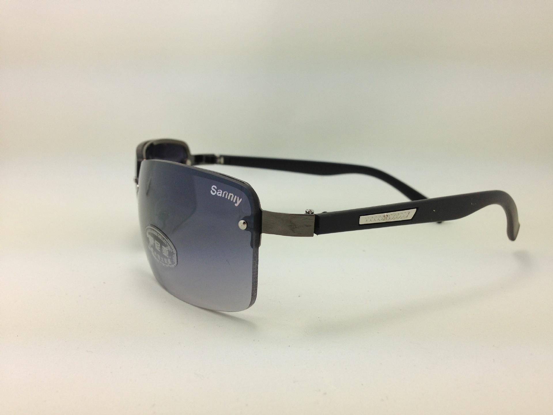 批发2014年最新款热卖时尚款树脂打孔镜片桑尼亚