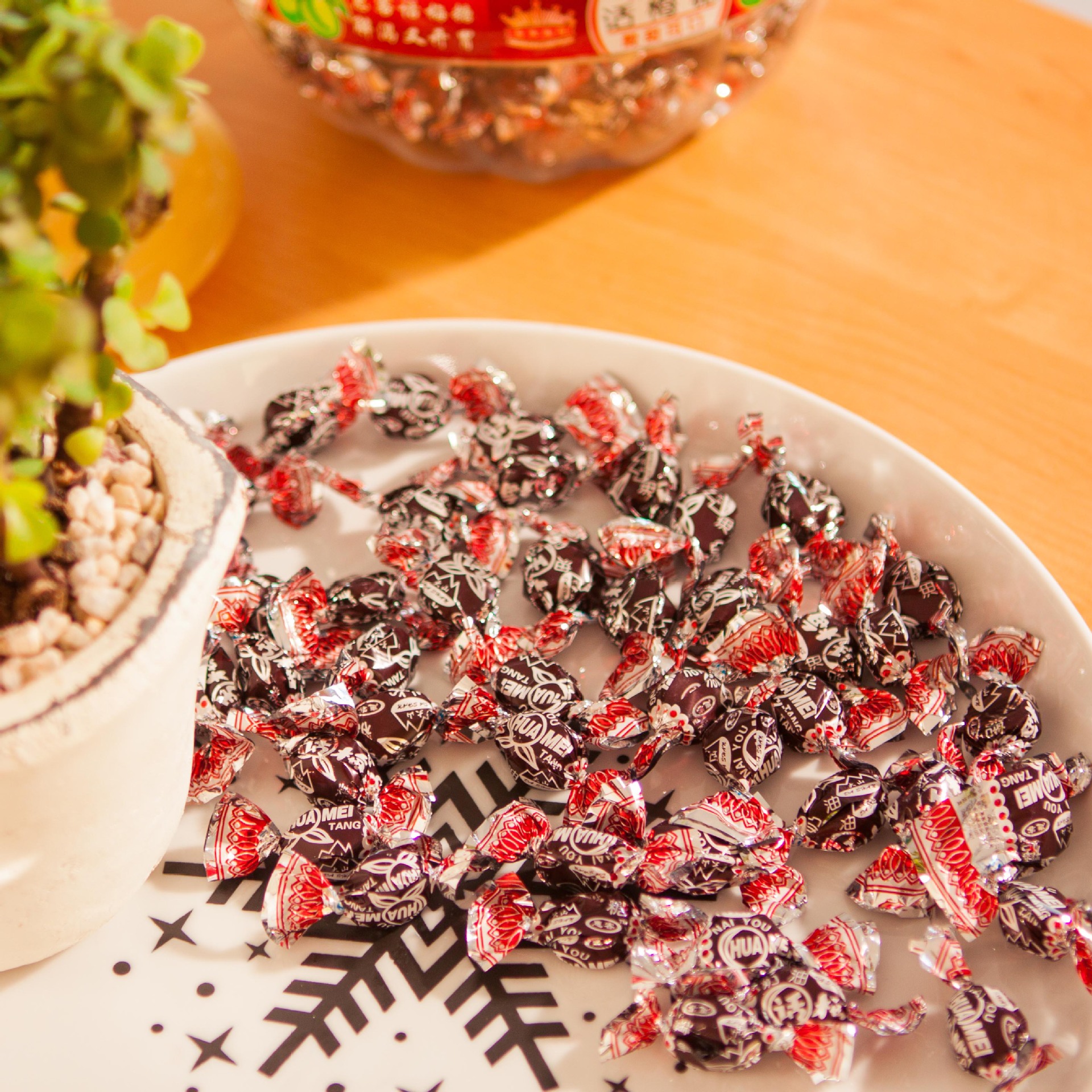 批发 惠客庄园罐装润喉话梅糖 酸甜可口 解渴又开胃