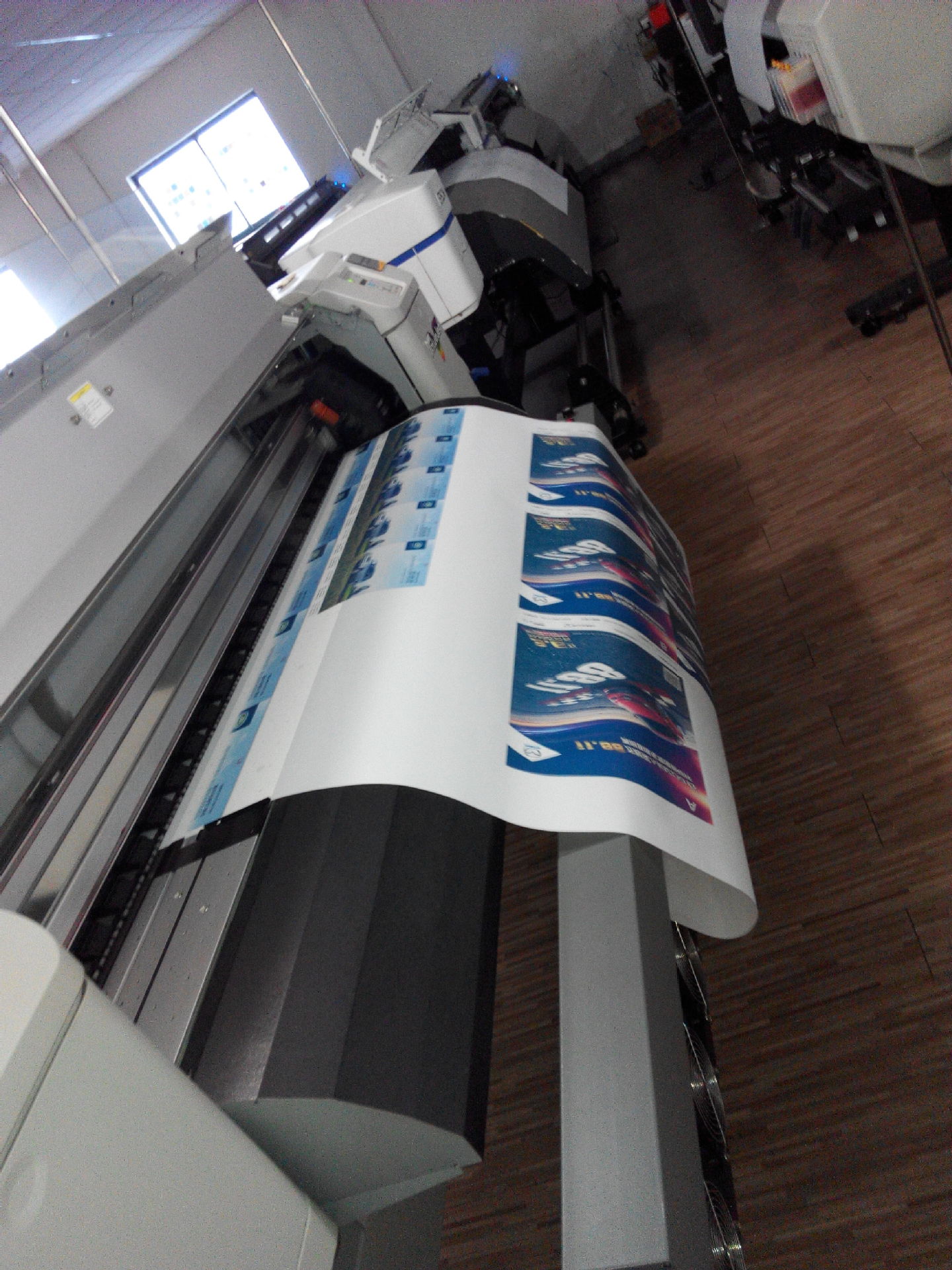 上海供应户内灯片喷绘写真 弱溶剂灯片打印 灯箱片定制