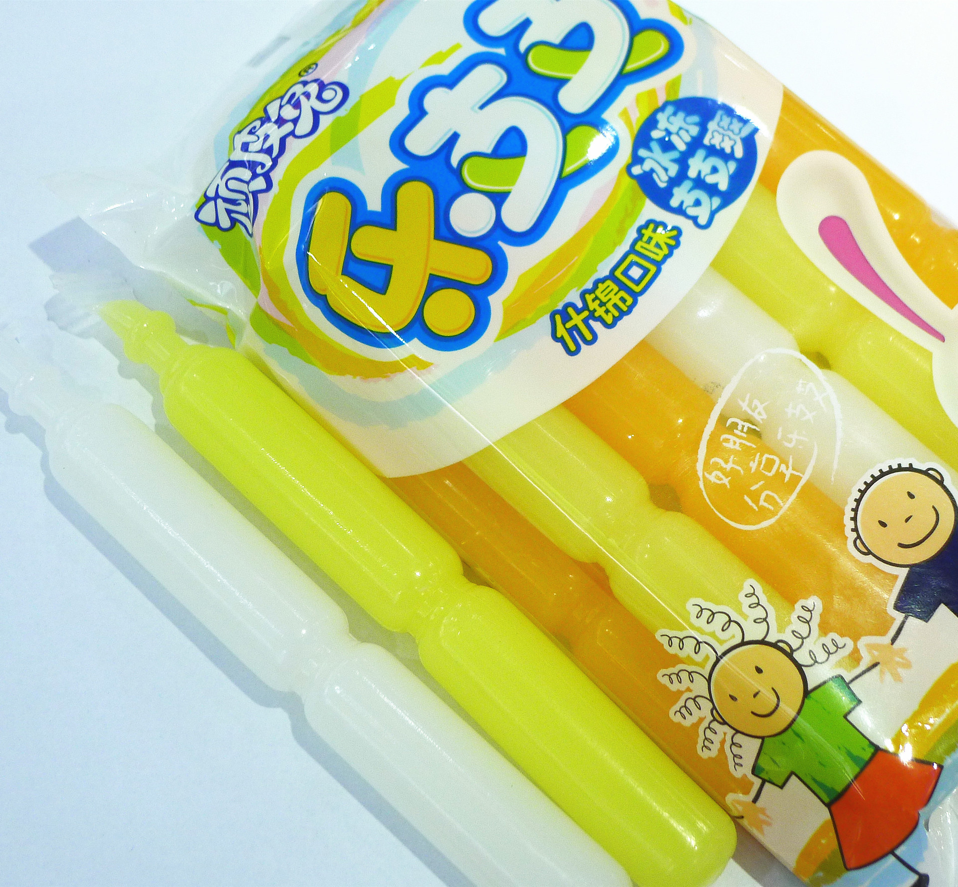 冰冻支支爽 顽皮兔 果冻棒冰乐支支 什锦口味 一箱16袋