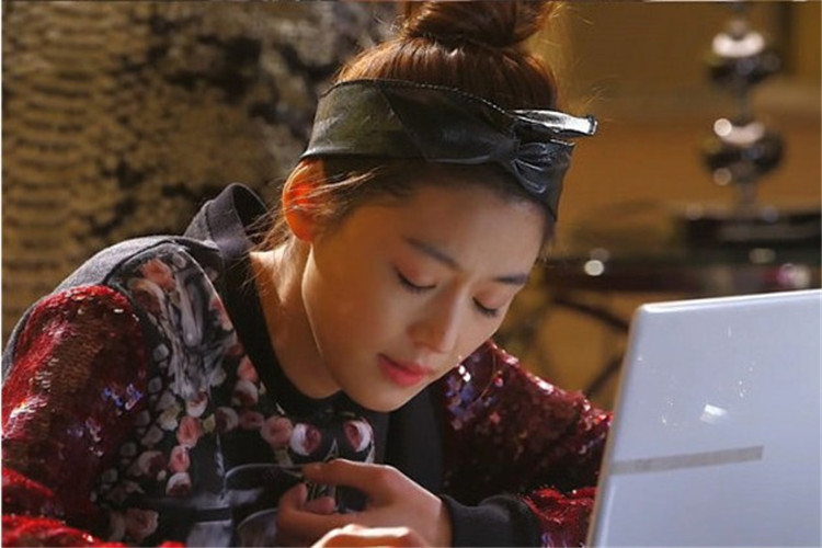 来自星星的你 千颂伊全智贤同款 兔耳朵蝴蝶结仿皮宽发带