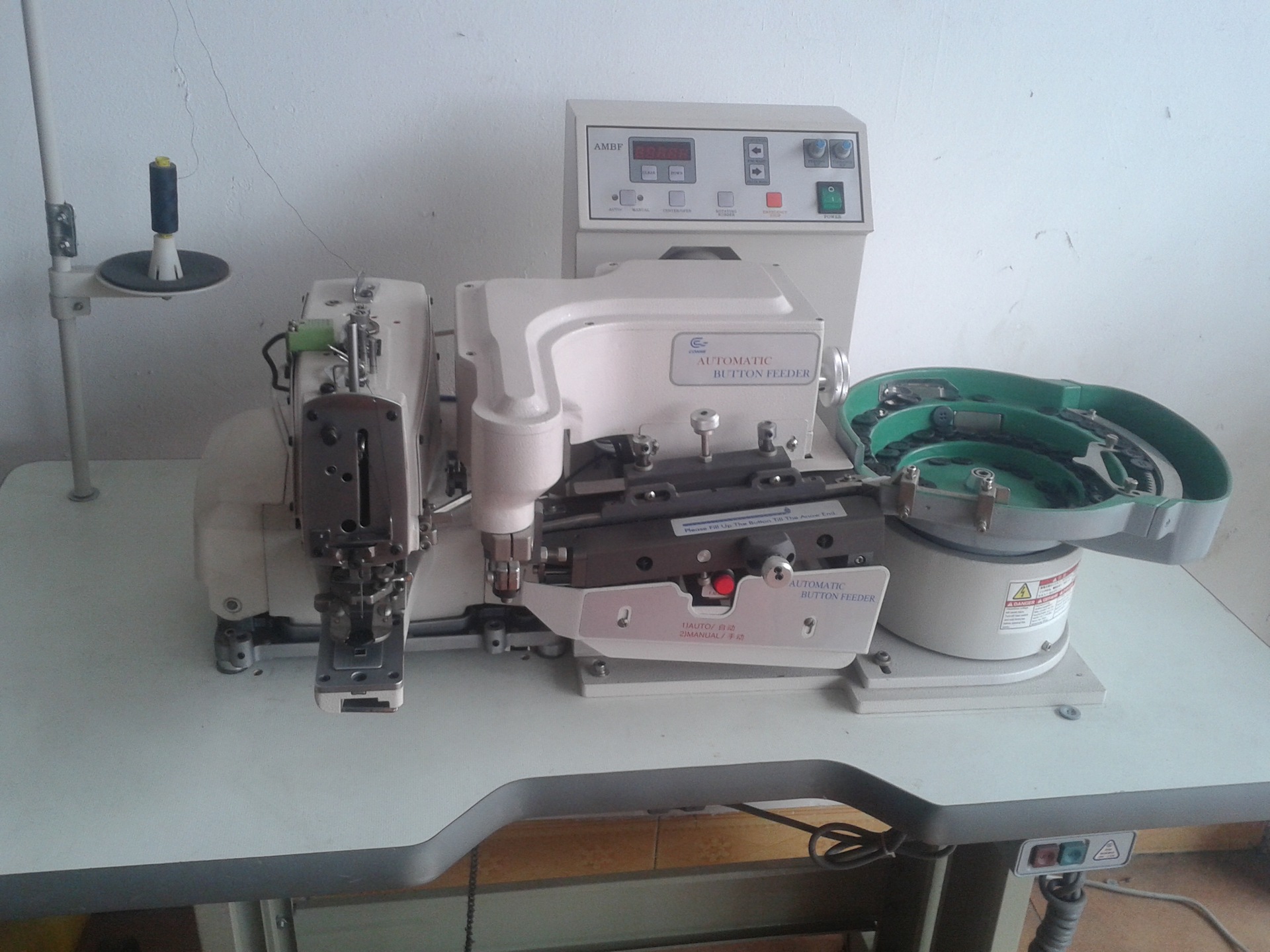 00 市场价:￥ 韩国纽王st-10绕扣机,绕纽机,缠膊机,西服,夹克,衬衣绕