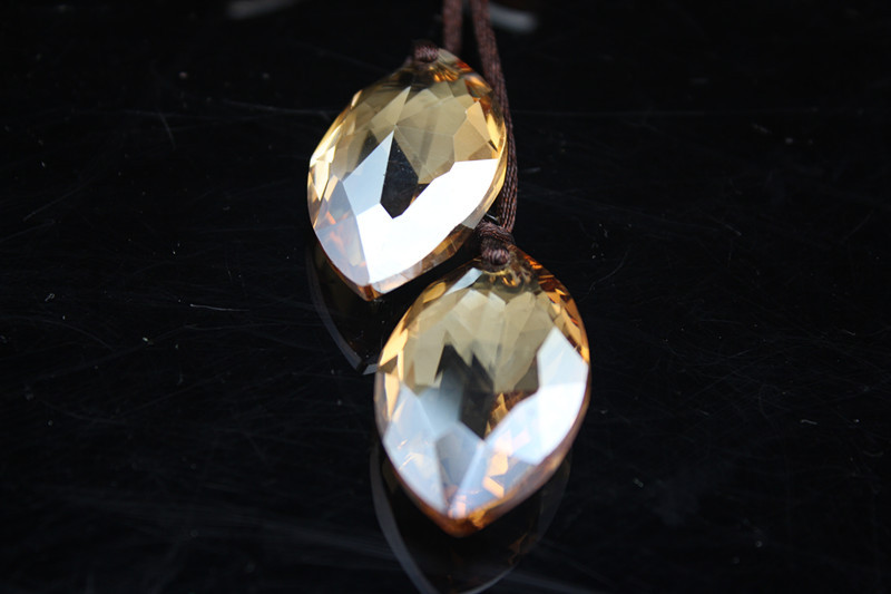 厂家直销 新款金色五叶尖花汽车挂件 创意水晶汽车用品批发 举报