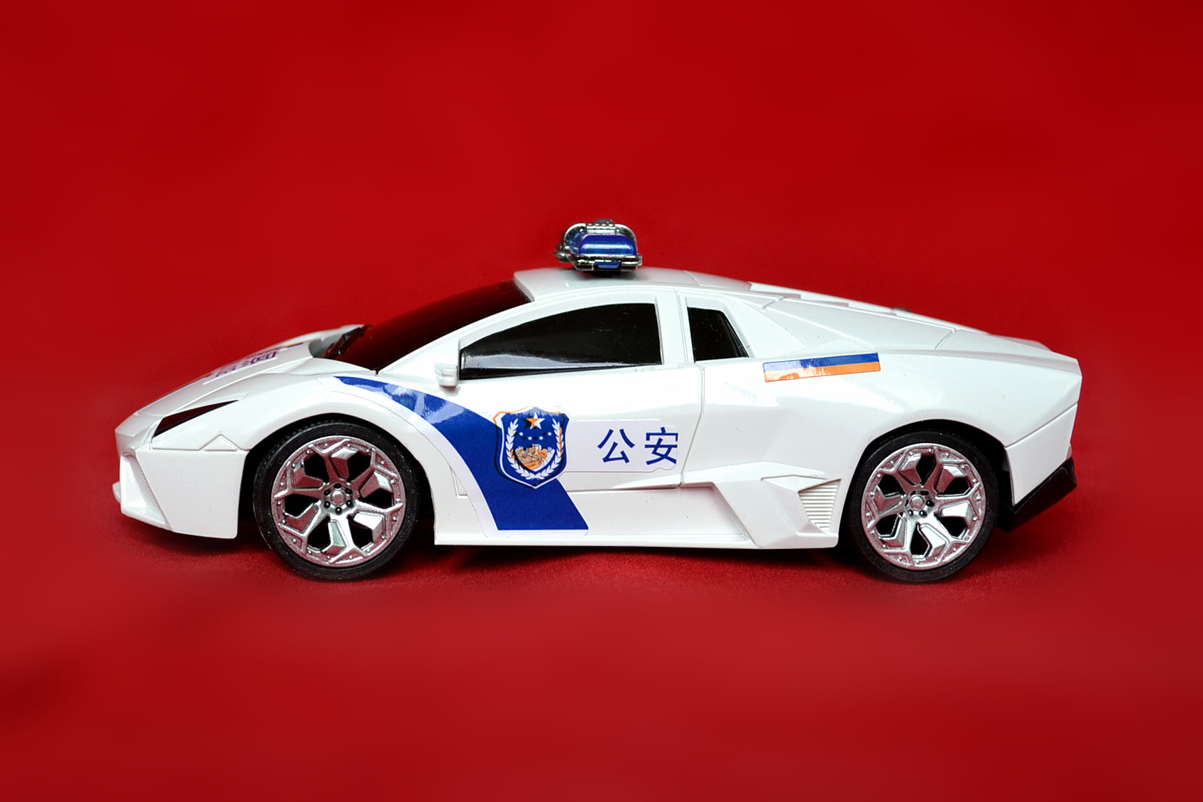 厂家直销1:32警车遥控车 遥控模型车 二通仿真遥控车模 儿童玩具