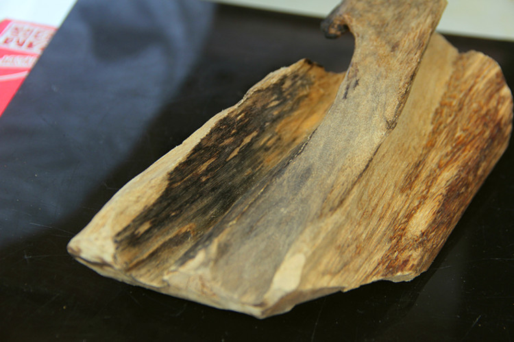 马来沉香天然野生老料沉香香味醇厚油脂丰富可雕刻摆件熏香c