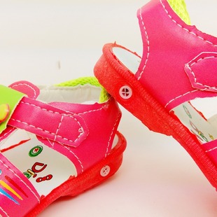 卡通毛毛虫凉鞋叫叫鞋 可爱时尚宝宝学步凉鞋