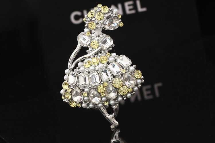 【秋冬m*umiu新款 芭蕾舞女孩水晶珍珠胸针】秋冬m*umiu新款 芭蕾舞女