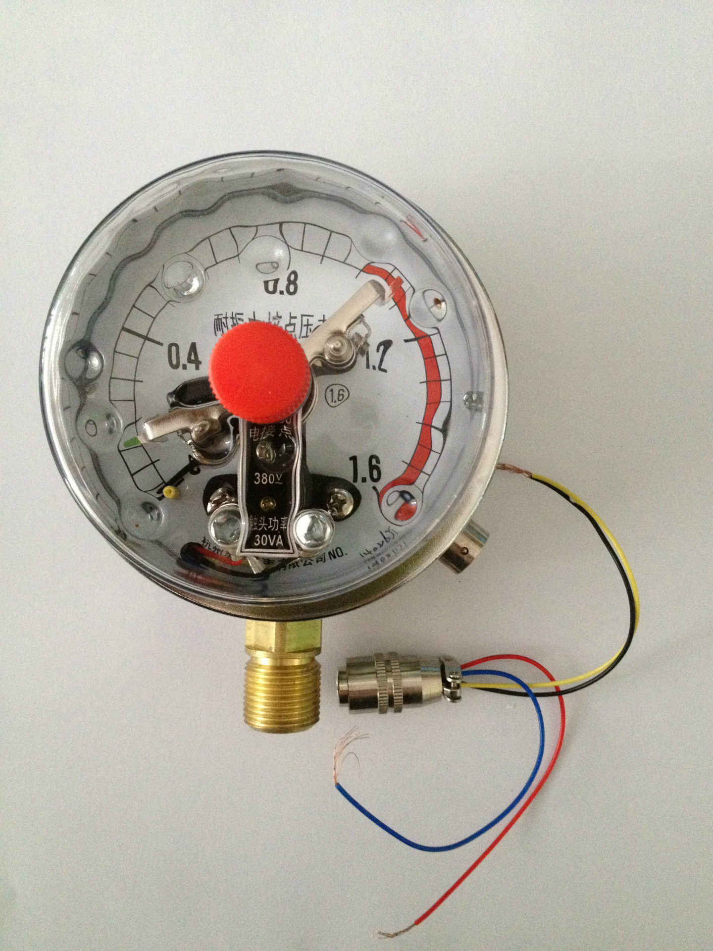 电接点压力表实物图图片