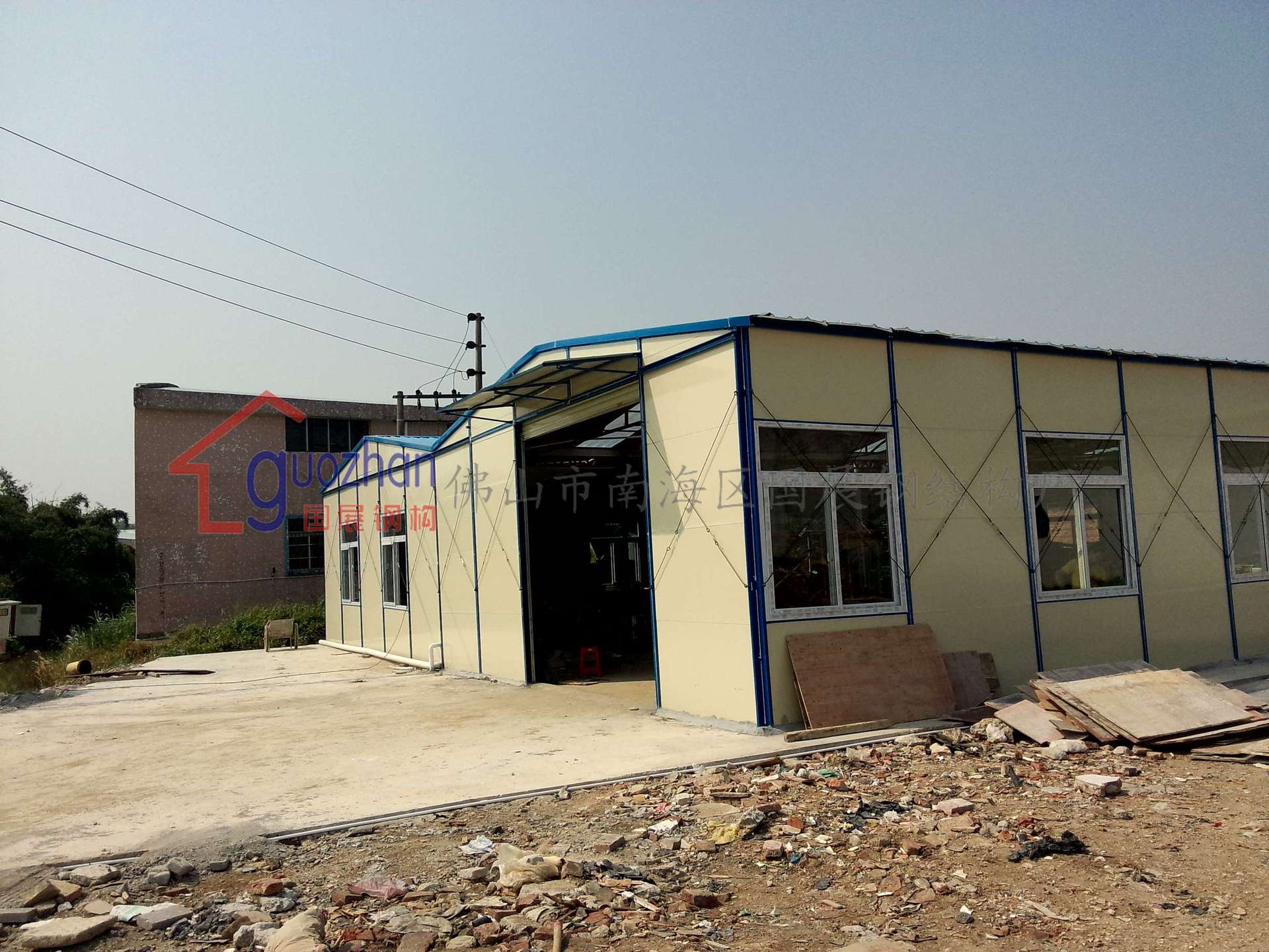 移动夹芯板坡顶活动板房_临时工人简易_快捷搭建