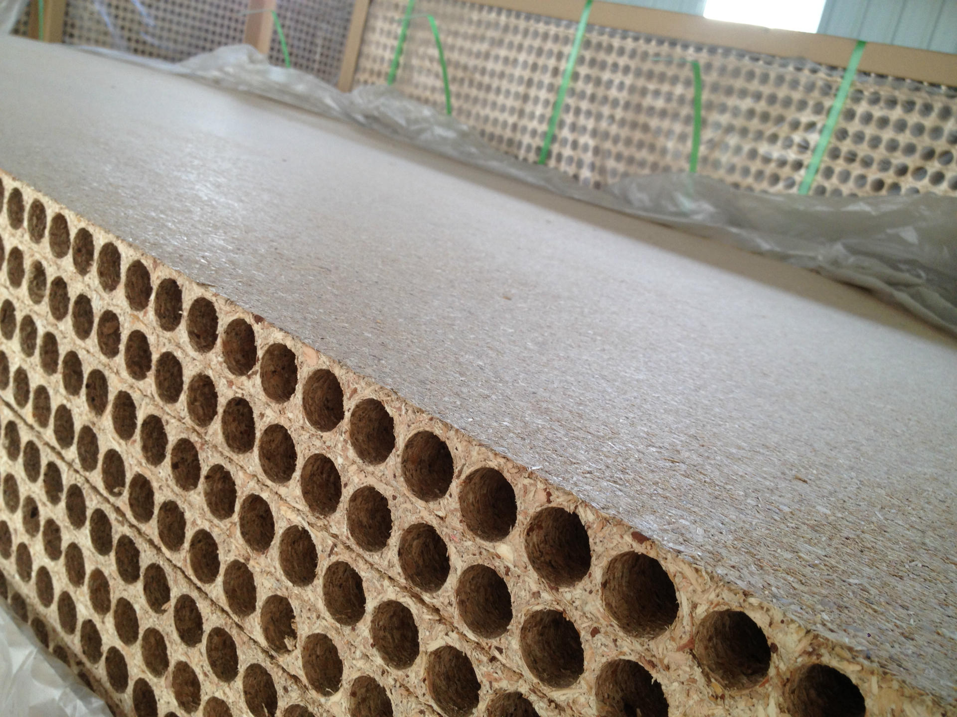 供应空芯刨花板|隔墙填充桥洞力学板