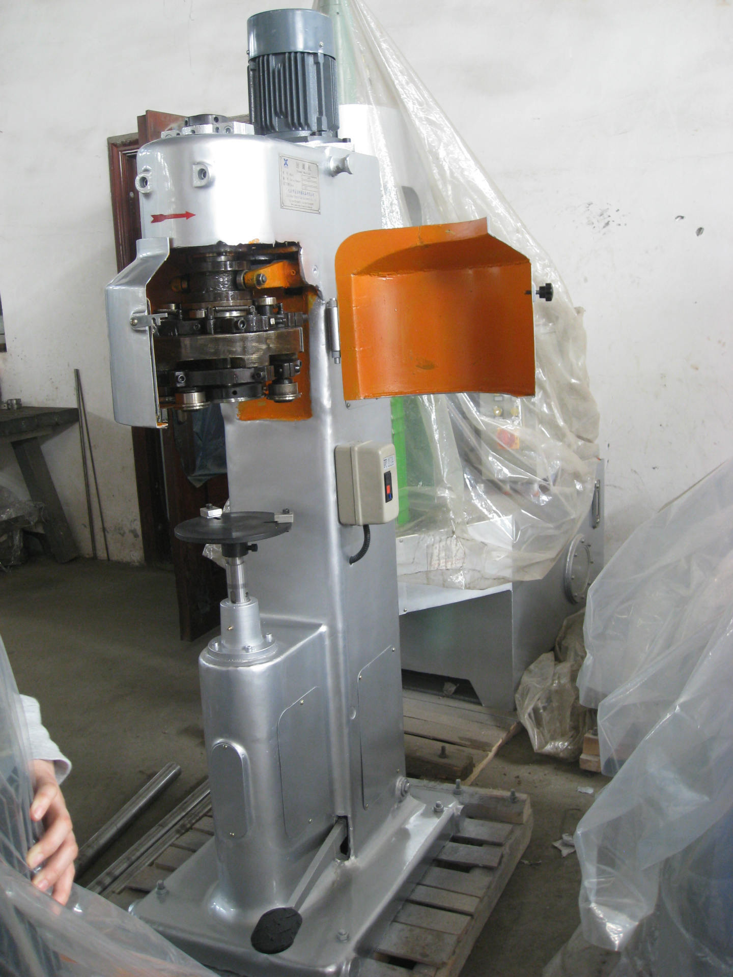 厂家热销封罐机 半自动封罐机 马口铁制罐设备