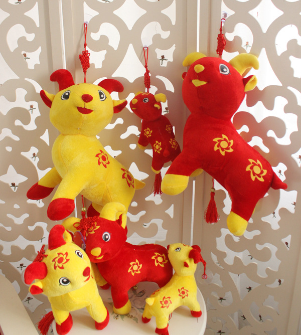 羊年公仔 中国结大红色 小羊毛绒玩具吸盘挂件羊 新年礼品
