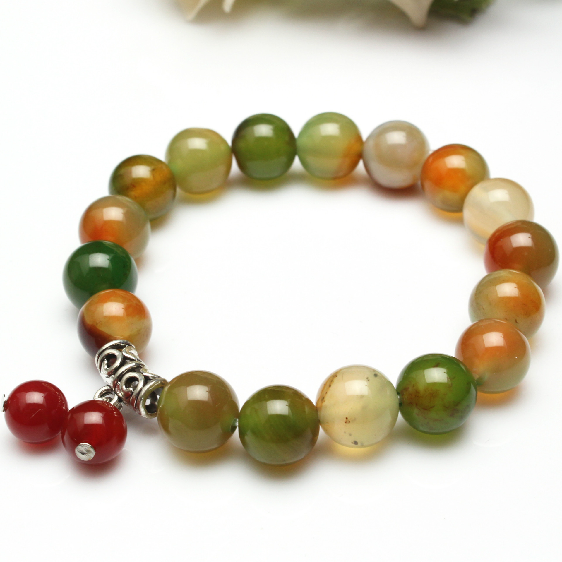 广西桂林时尚手链 孔雀玛瑙 红玛瑙珠子 银饰搭配 时尚高贵 独创手链