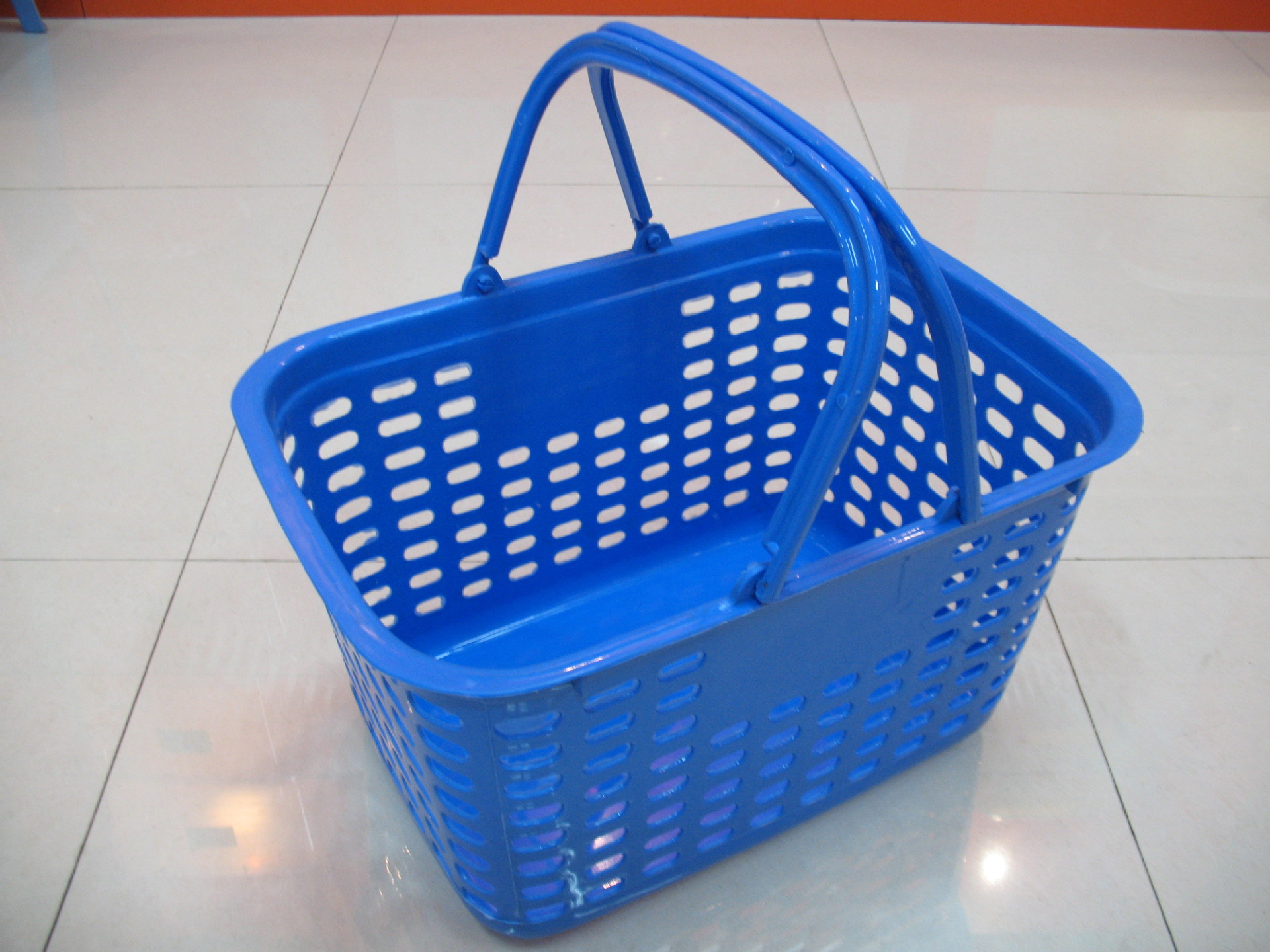 大号塑料手提篮 中号杂物收纳篮 蓝色带提手镂空超市提篮 批发