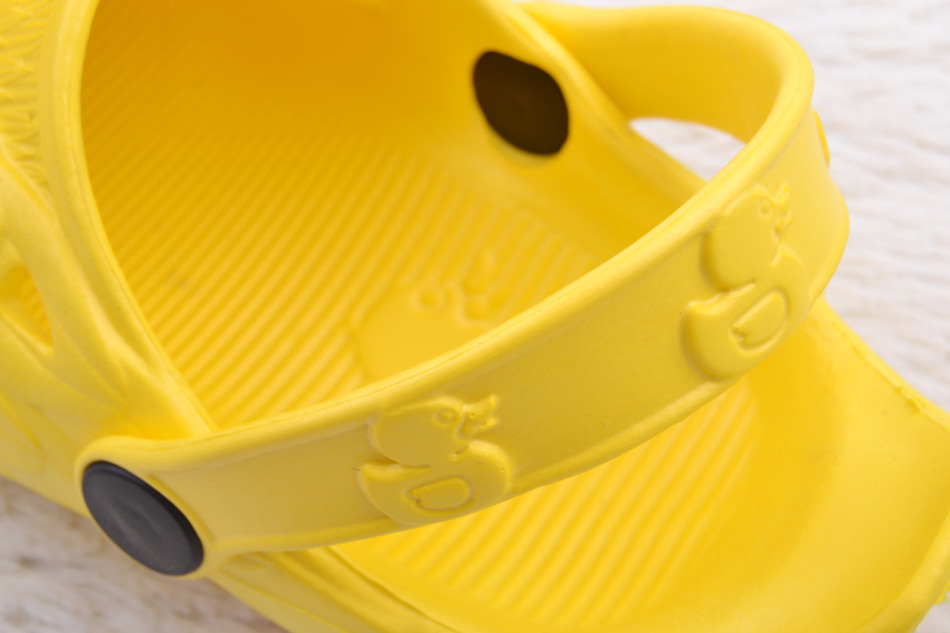 批发2014大黄鸭童鞋 凉拖鞋 eva儿童黄鸭凉拖鞋 可爱叫叫鞋凉鞋