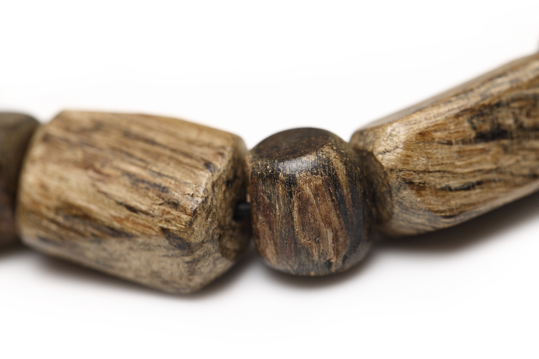 越南广南水沉沉香木不规则形手串天然结香不刺鼻情侣款木制手链