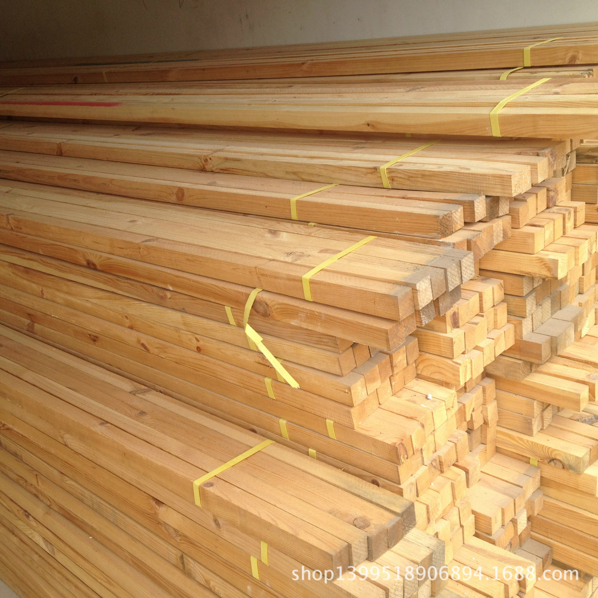 家庭装修用料,装饰木龙骨大家都选择用实木的既环保又更易安装.