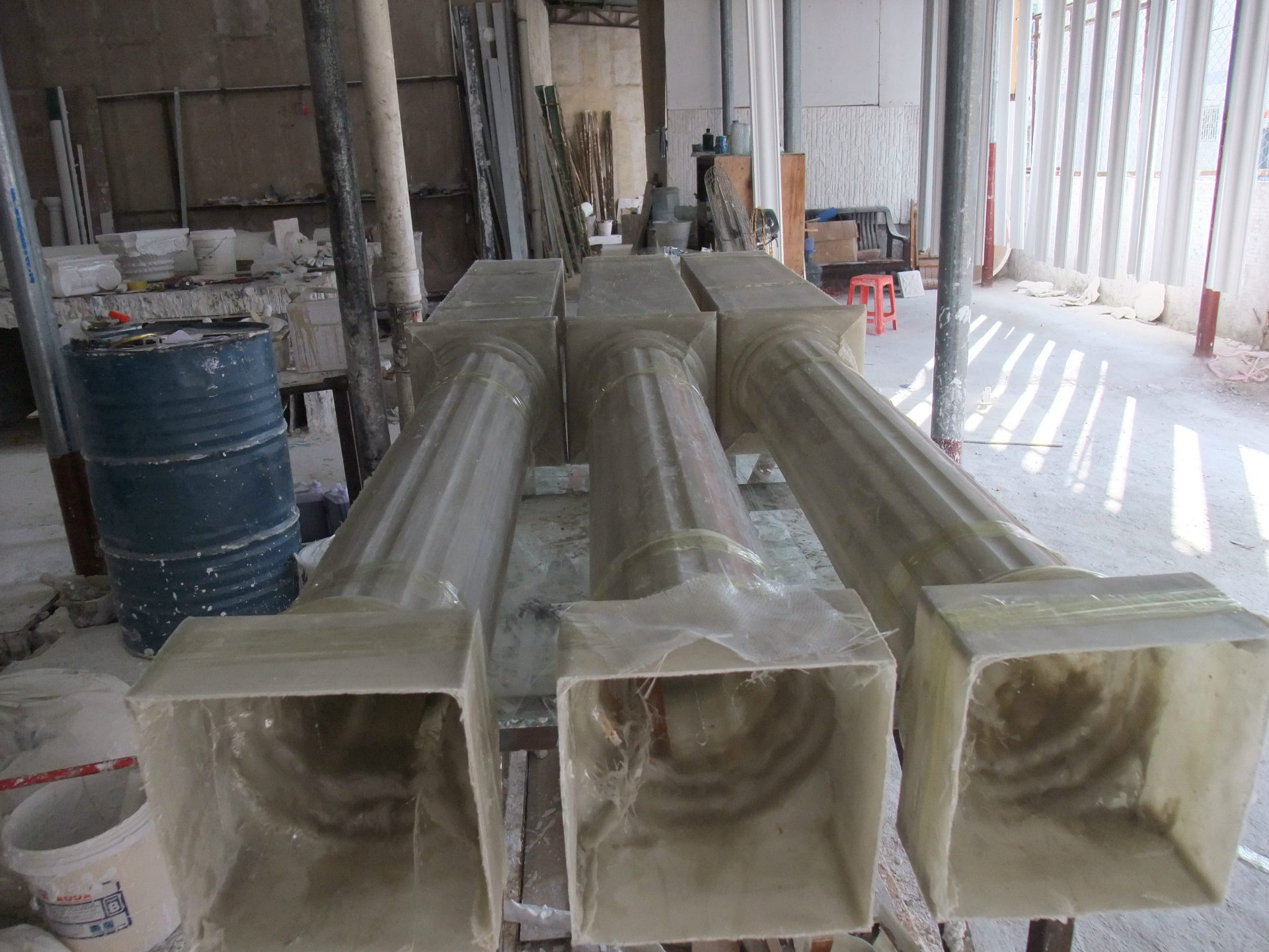 厂家供应订做多种款式 玻璃钢柱子 模具 加工中