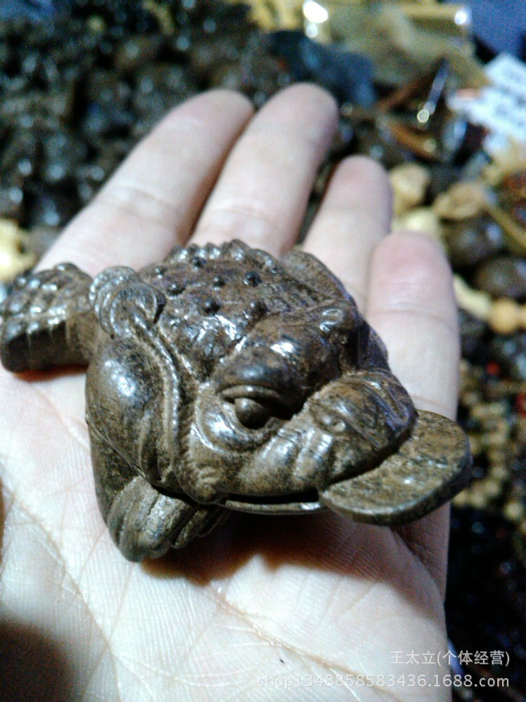 201415新款印尼沙沉木金蟾手把件