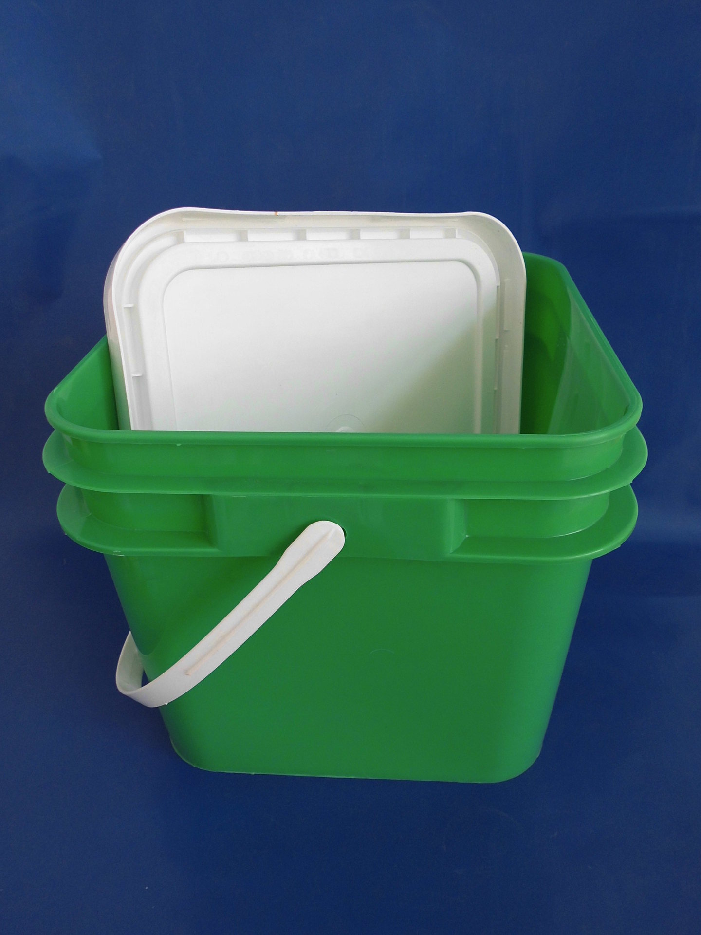 沧州方形塑料桶厂家供应一级料8l绿色方形塑料桶