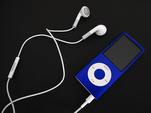 厂家直销 苹果4耳机 iphone4耳机 带话控手机耳机 耳塞式耳机