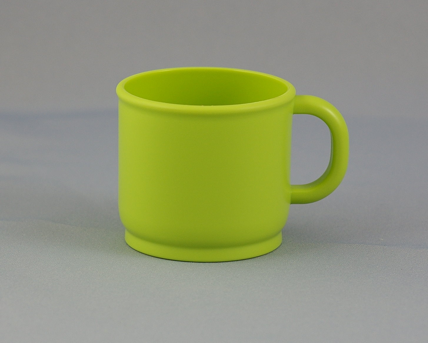 厂家定做糖果色塑料杯 带手柄水杯 黄岩马克pp杯 带手柄塑料杯子