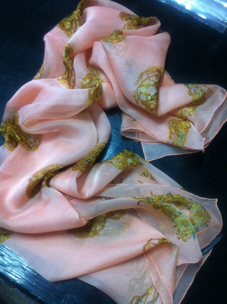 供应数码喷绘麦家100%真丝纯手工卷边大方巾/丝巾批发