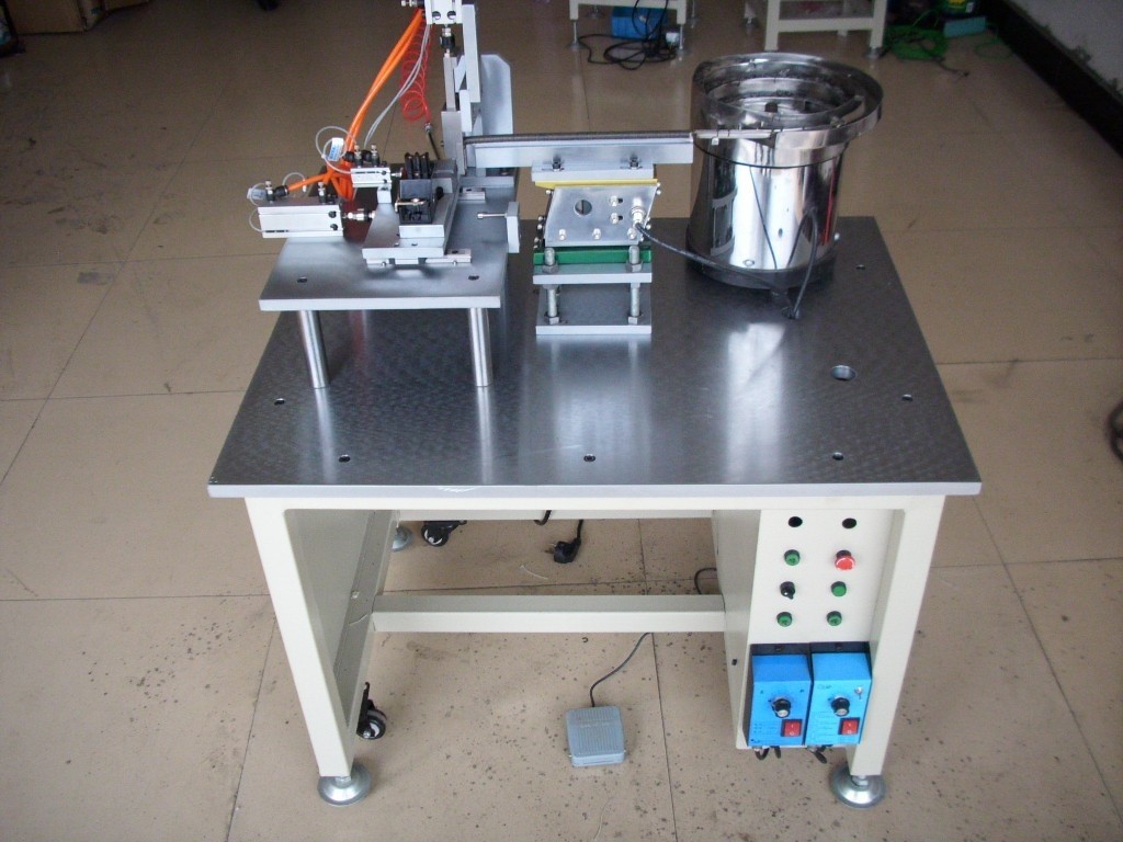 4.自动卡簧装配机