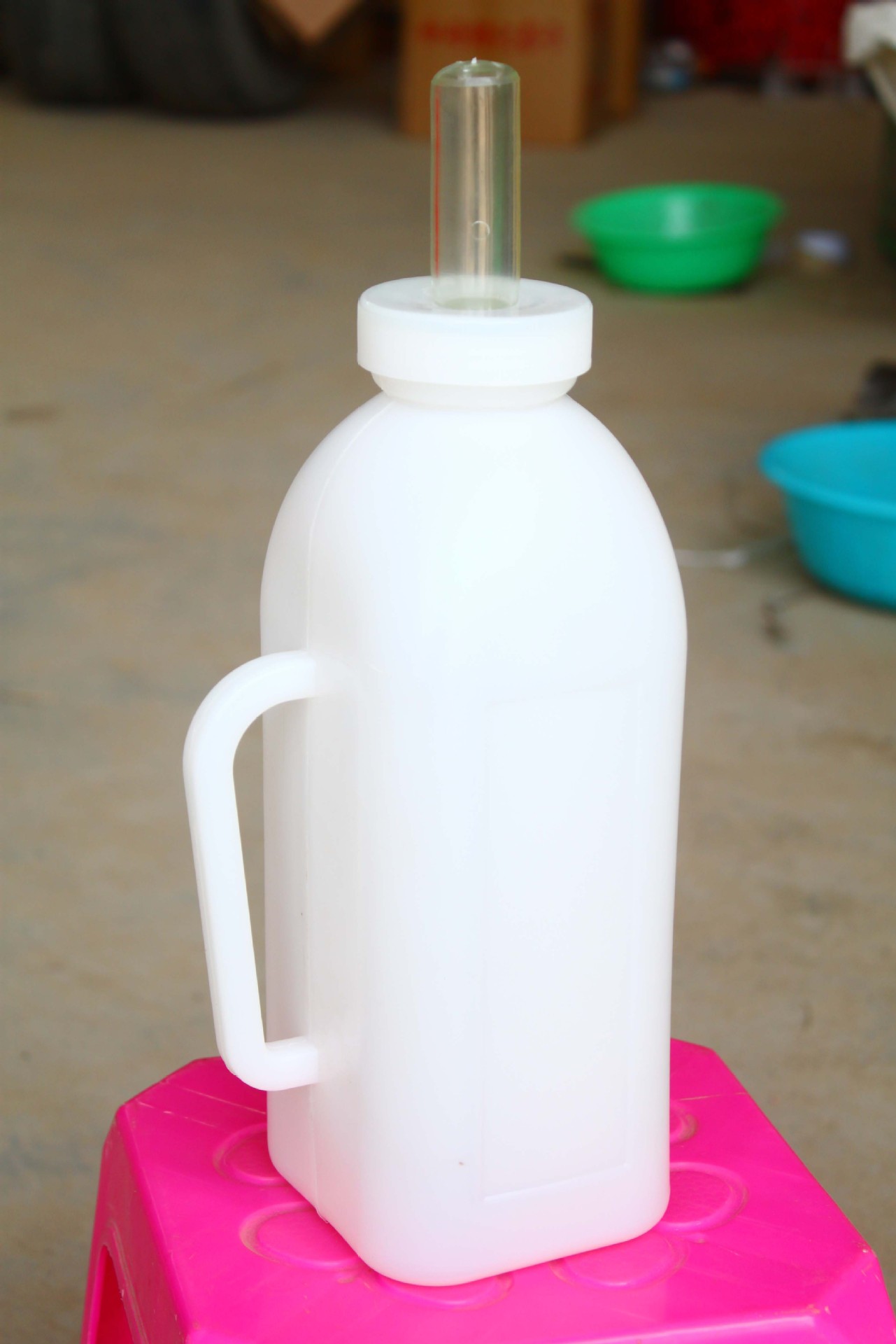 厂家直销超低价犊牛奶壶 小牛奶壶