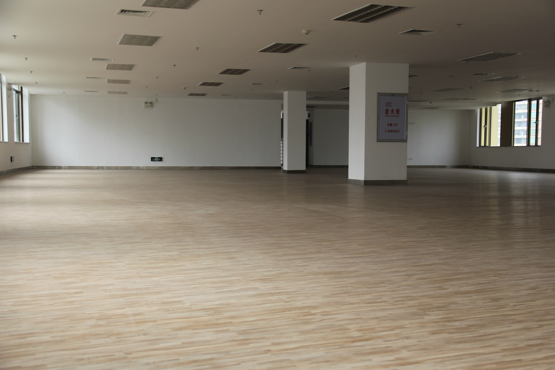 广东办公室pvc地胶 高品质环保耐磨防滑木纹胶地板厂家批发